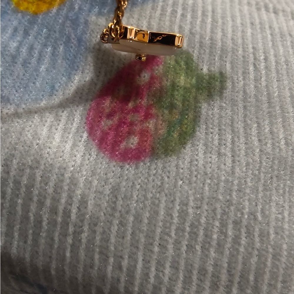 Chaumet Mother-of-Pearl Clover Necklace in Gold - Picture 6 of 11